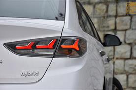 معایب و مزایای خودروهای هیبریدی در ایران